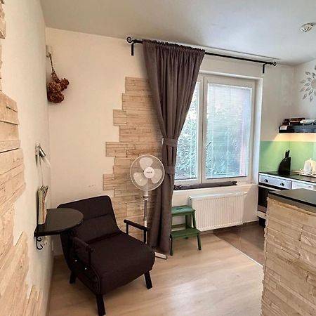 Bastien Studio Near Airport Prague Exterior photo