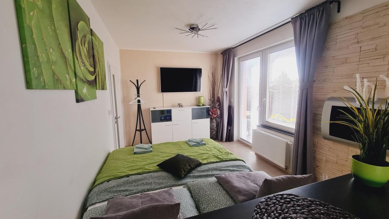 Bastien Studio Near Airport Prague Exterior photo